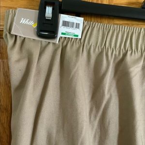 White Stag Size 20 Petite XXL Tan Elastic Waist pant.  NWT